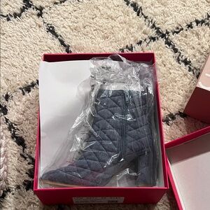 Shoe Dazzle Quilted Gray Ankle Boots